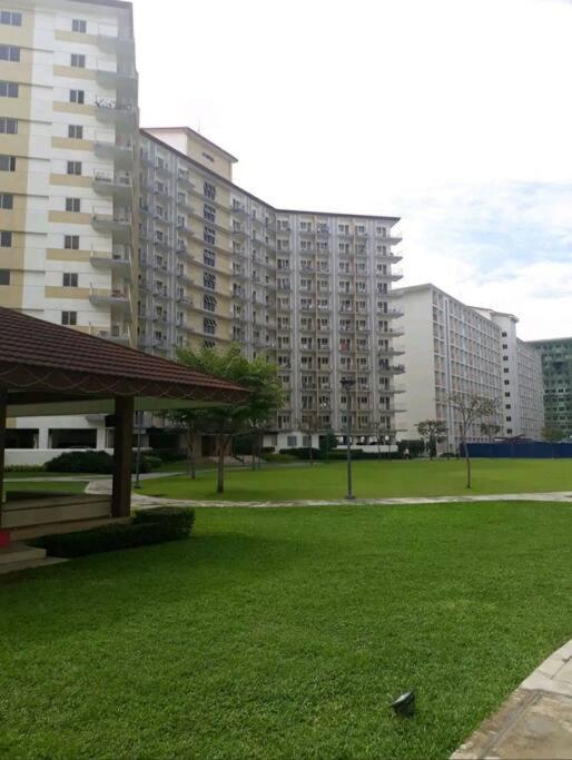Cherolds Place Lovely 1 Bedroom Condo With Balcony Manila Eksteriør billede