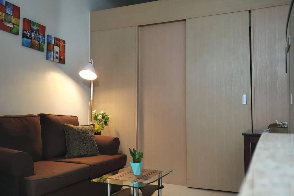 Cherolds Place Lovely 1 Bedroom Condo With Balcony Manila Eksteriør billede